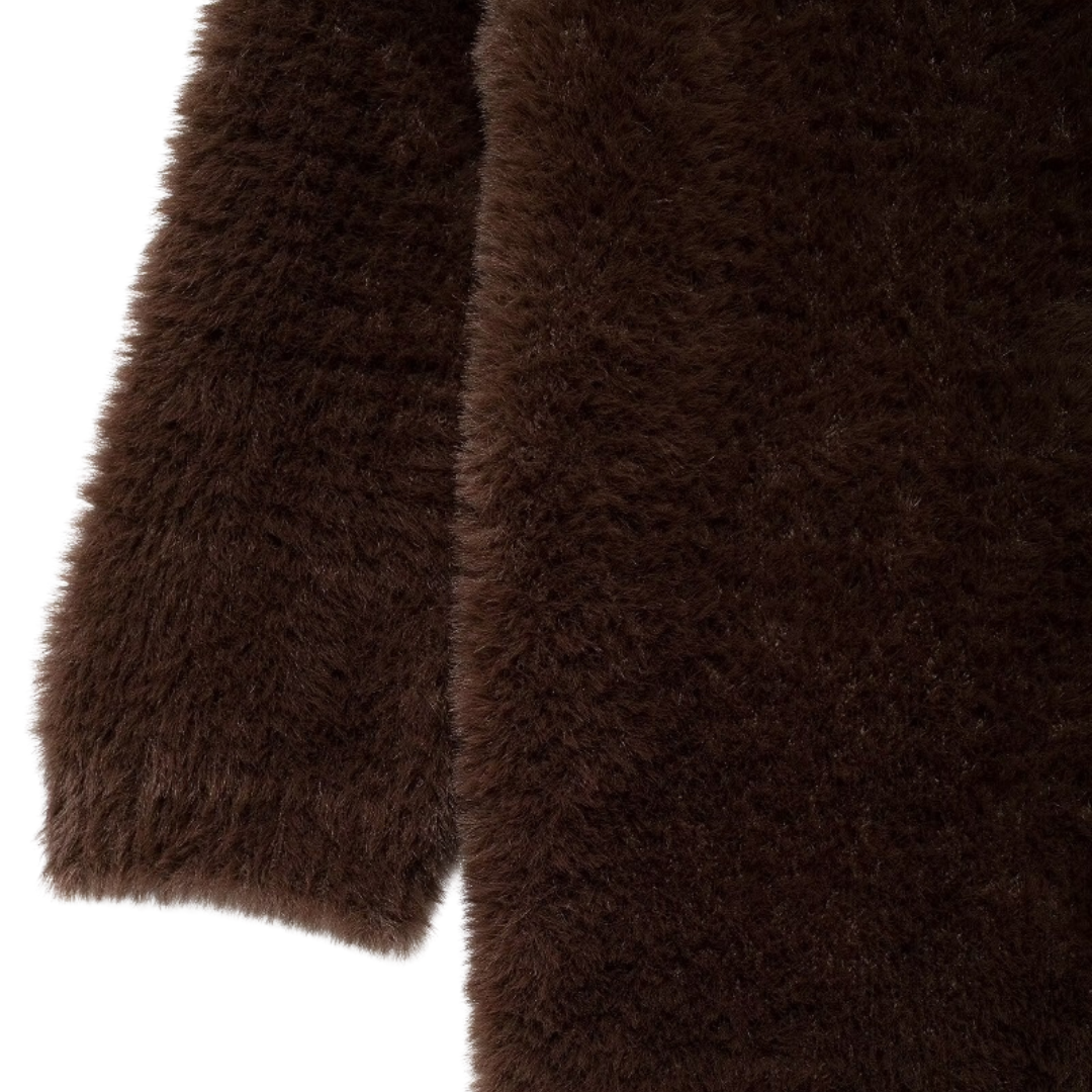 Flauschiger Pullover mit Blumenknöpfen